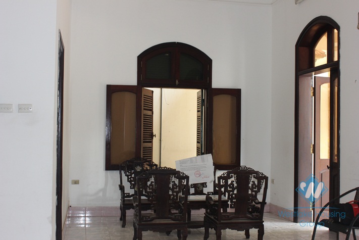 Unfurnished house for rent in Nghi Tam street, Tay Ho, Hanoi